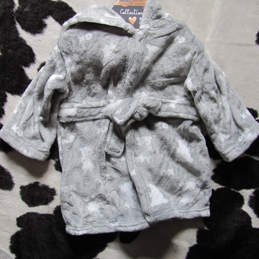 BLANKETS & BEYOND KIDS VELOUR ROBE NWT 12M+ NEW WITH TAGS